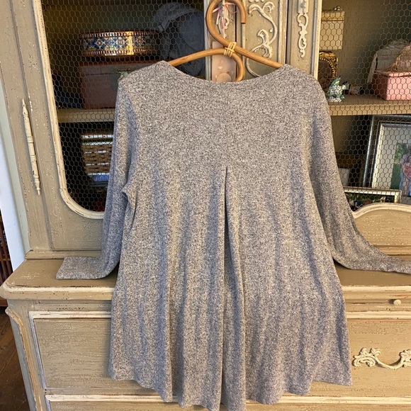 Light gray sweater - Picture 2 of 3